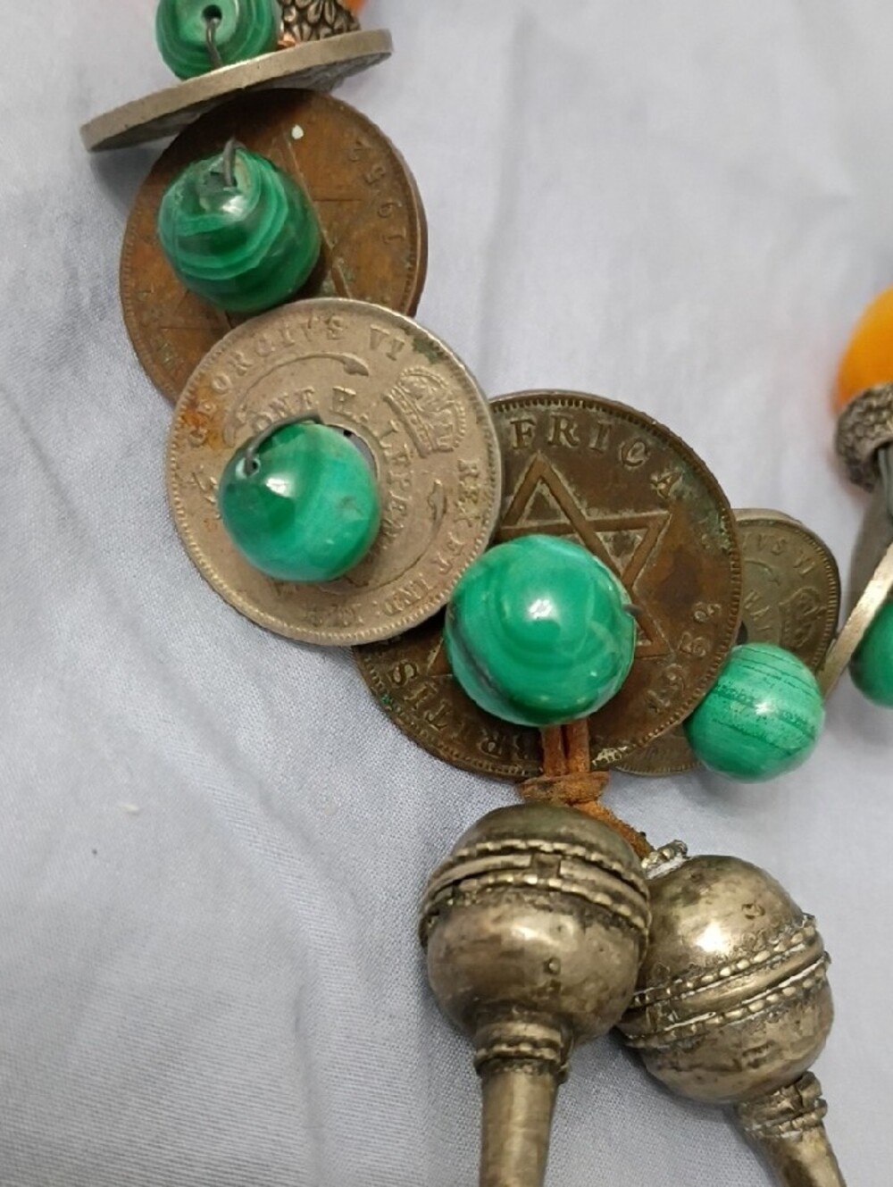 Vintage British West African Green and Amber Beaded Coin Trade Bead Necklace - Picture 3 of 15